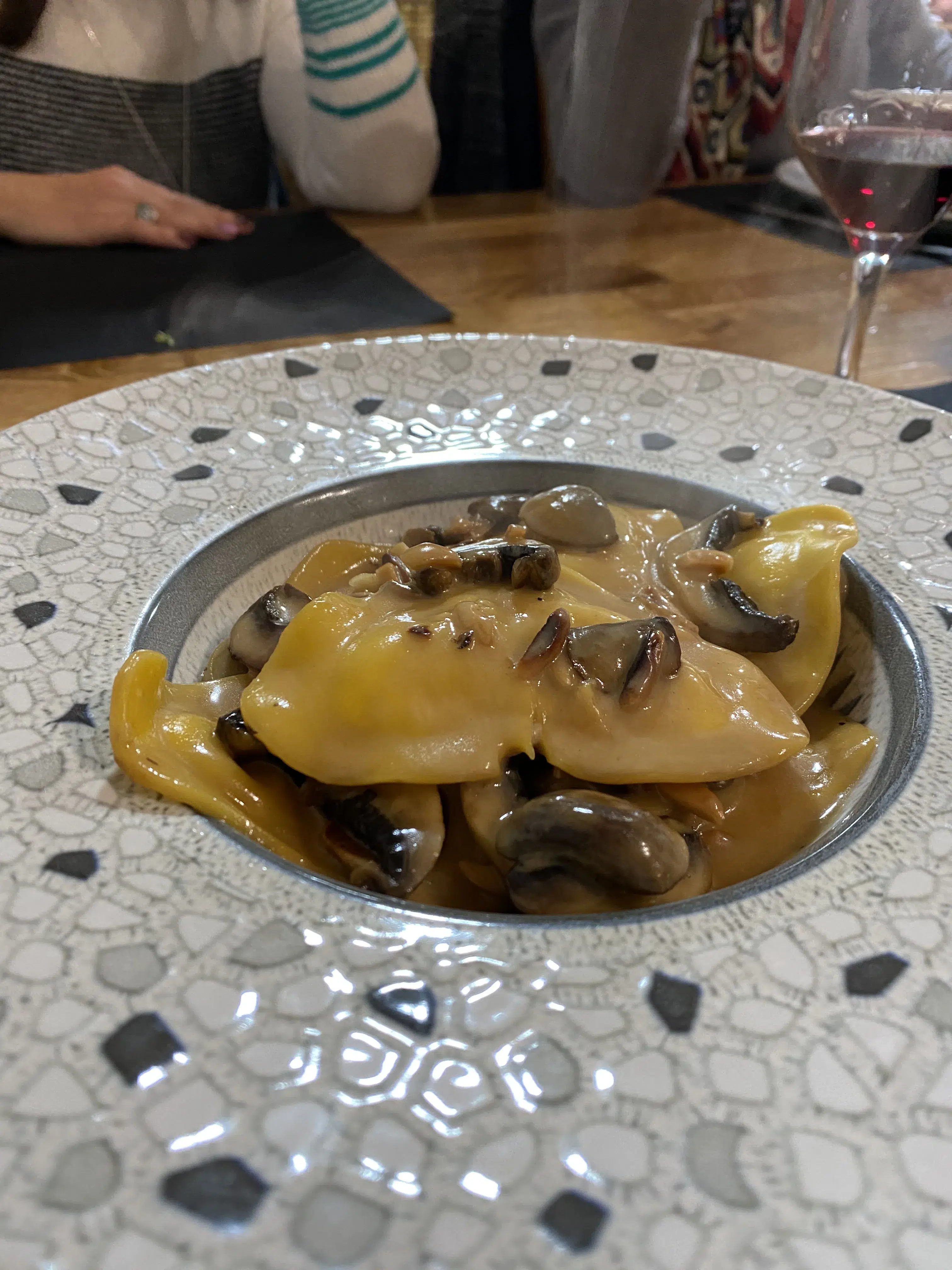 Pasta Cuori di Foie con Salsa de Almendras y Champiñones Pasta Cuori di Foie con Salsa de Almendras y Champiñones