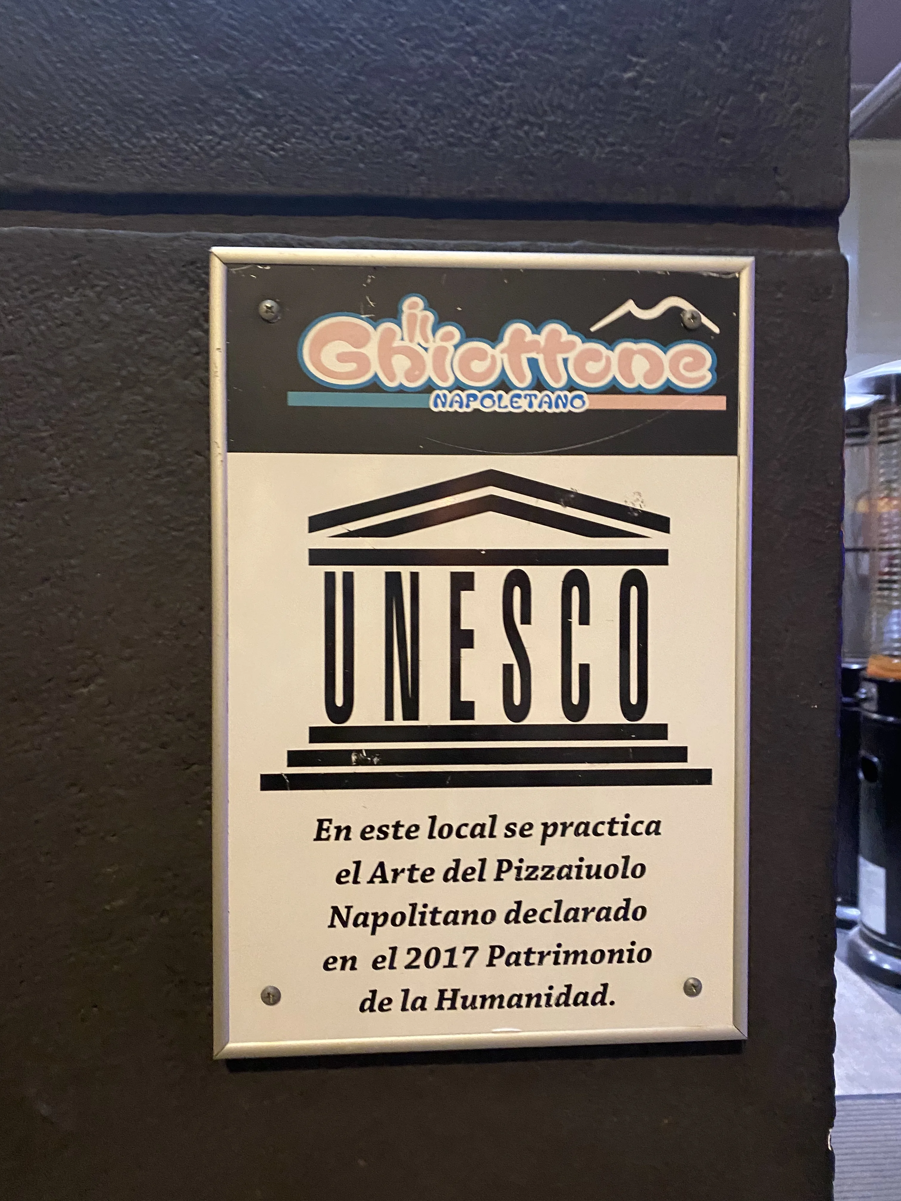 Crítica IL GHIOTTONE NAPOLETANO