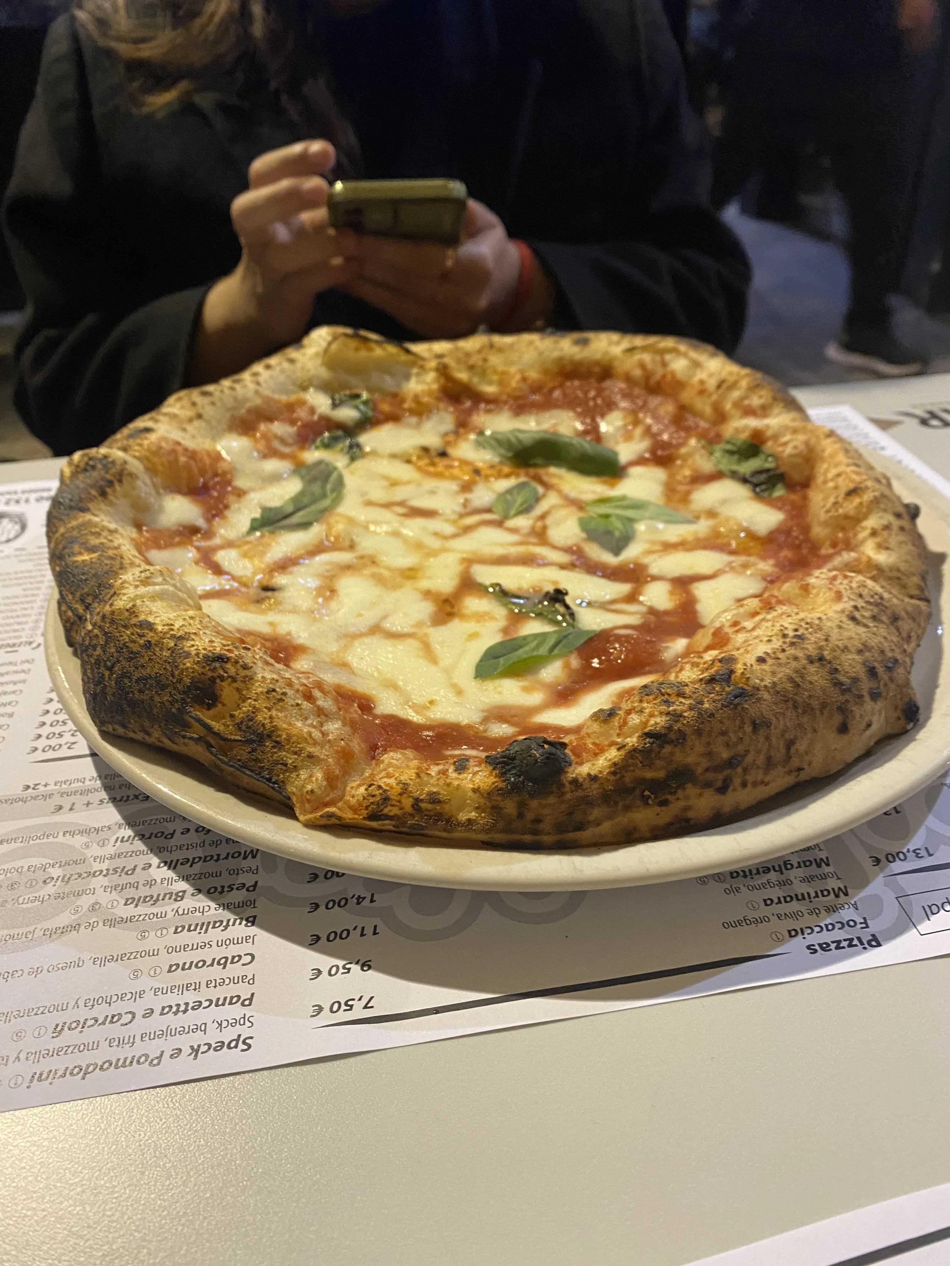 Pizza Margherita en el post de la Crítica IL GHIOTTONE NAPOLETANO