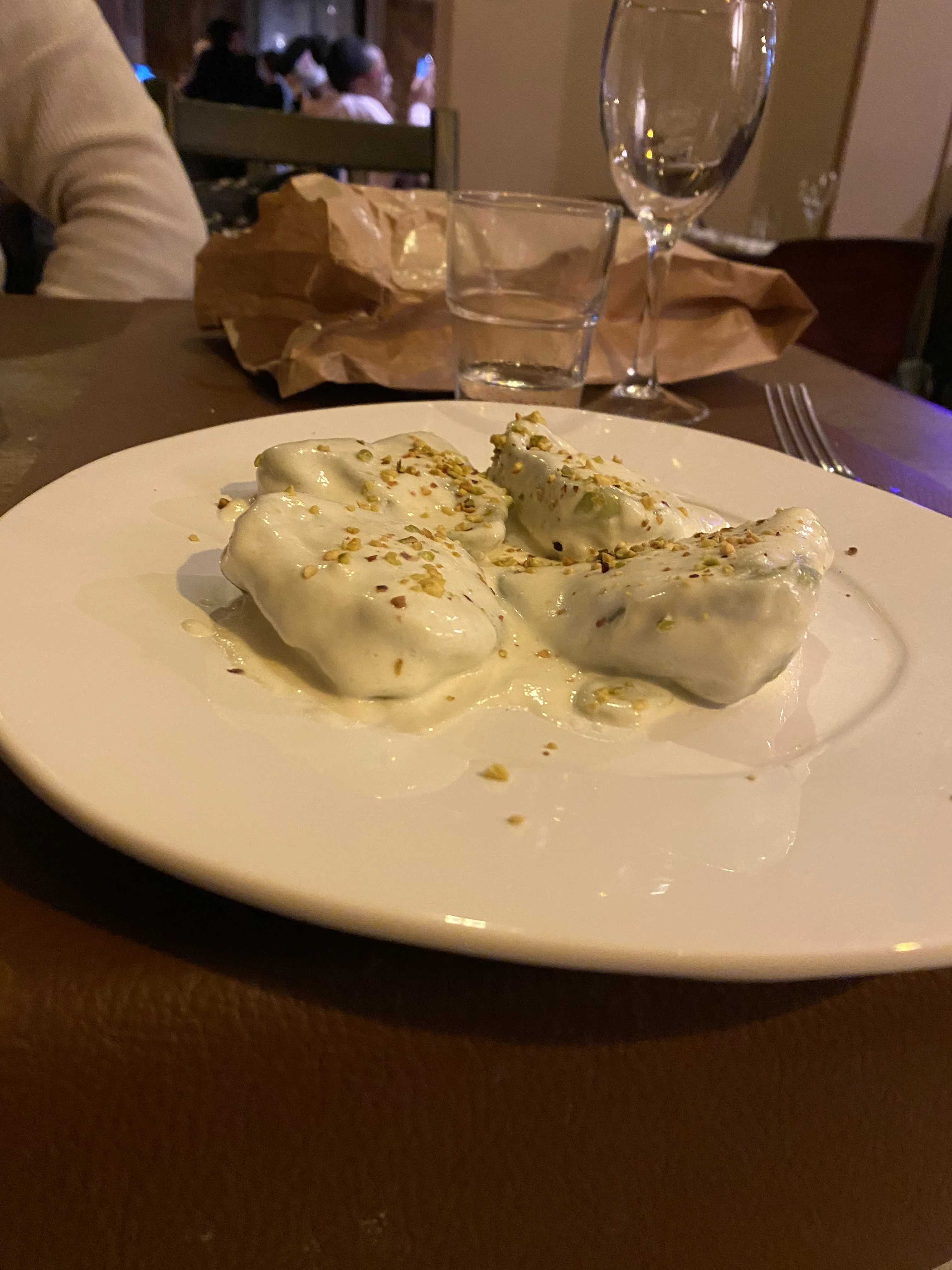Balanzoni in Crema di Parmigiano con Granella di Pistachi en el post de la Crítica Va Mo Là