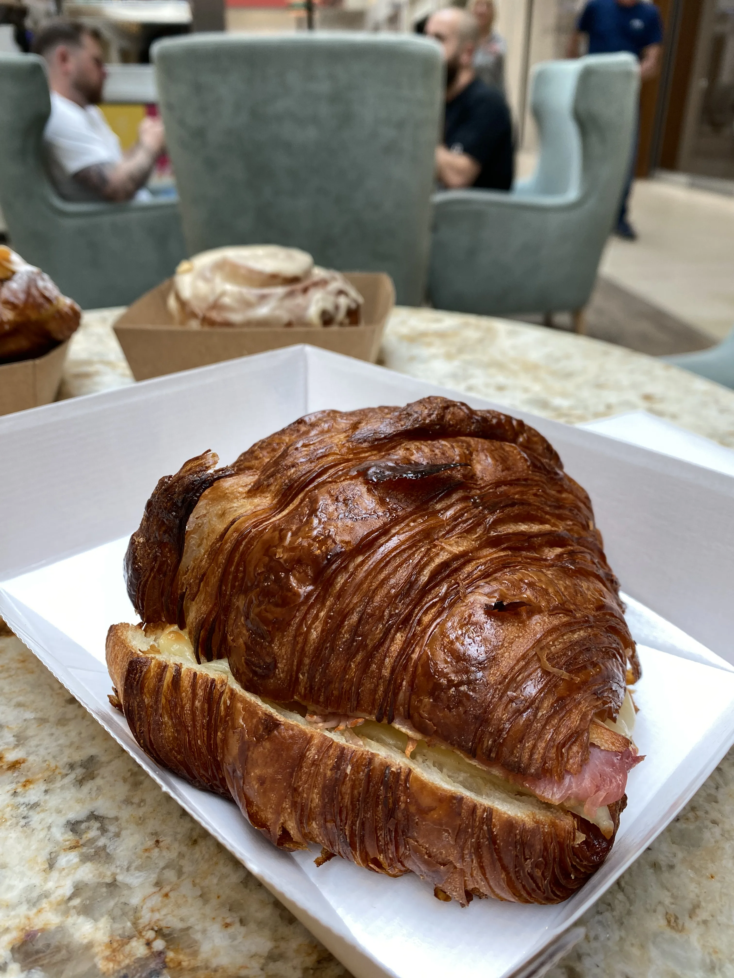 Ham & Cheese Croissant Ham & Cheese Croissant en el post de la Crítica Medicine Bakery