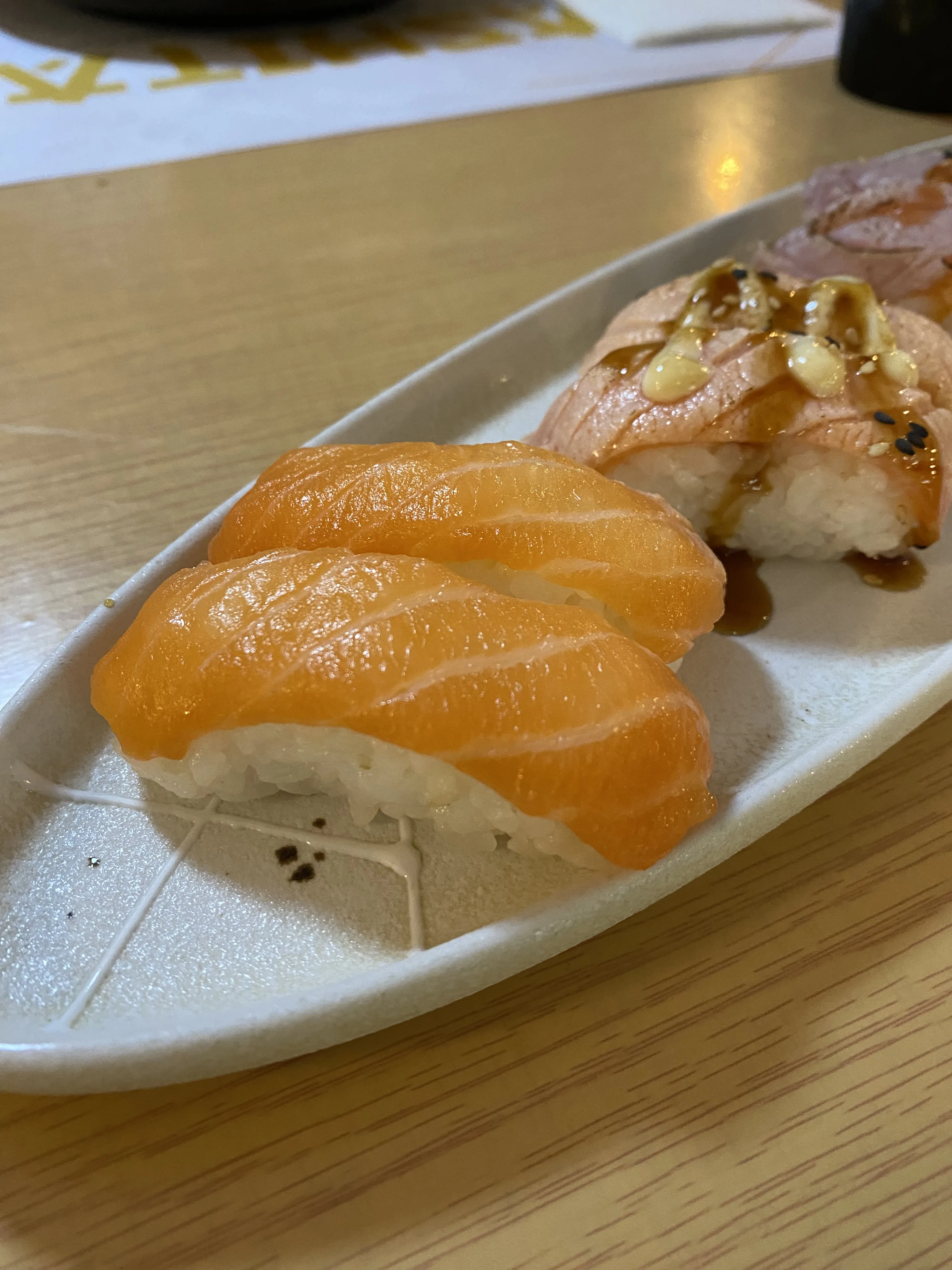 Nigiri de Salmón Nigiri de Salmón en el post de la Crítica Ashita Restaurante