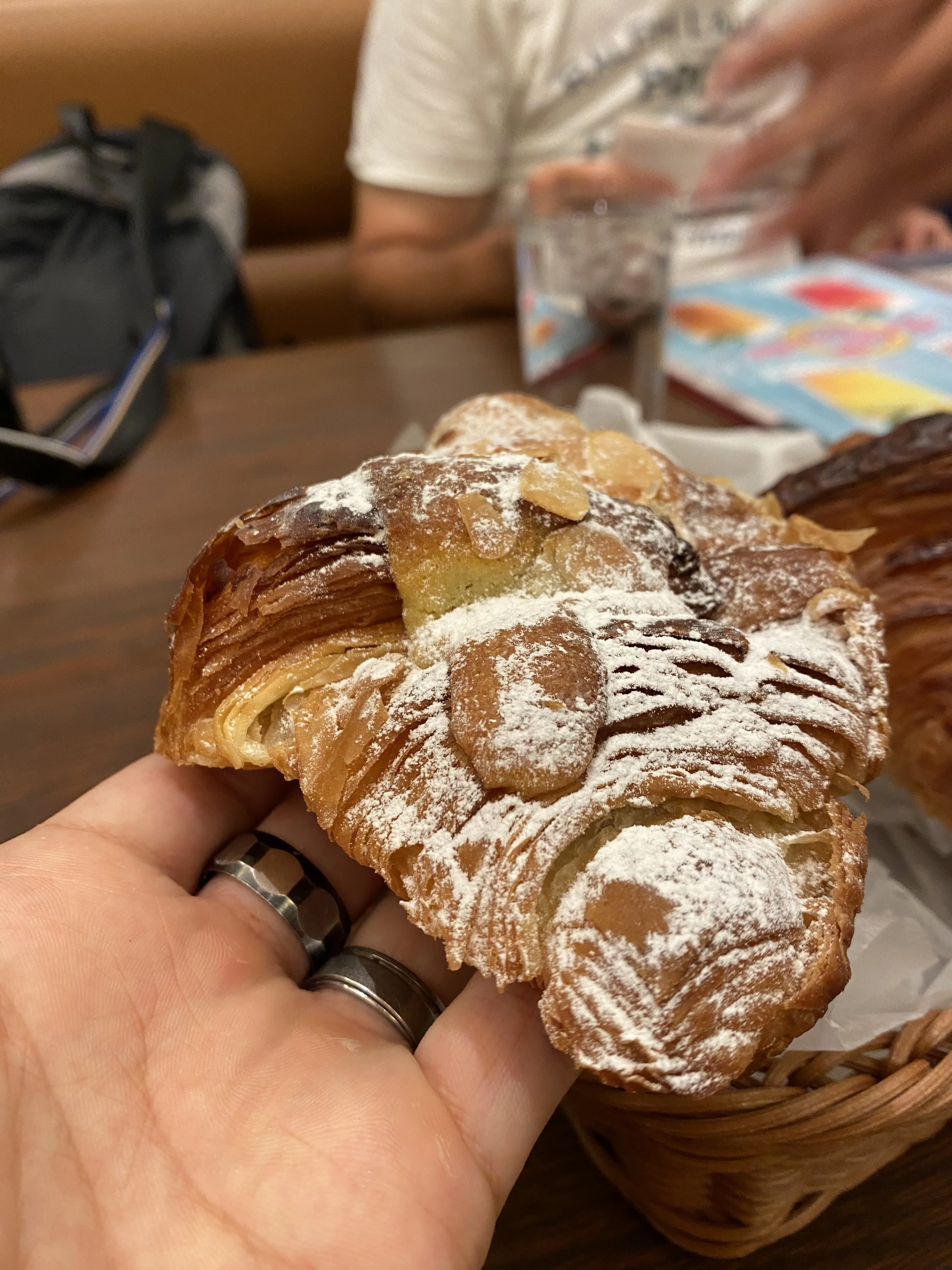 Croissant with Chocolate and Almond Cream Croissant with Chocolate and Almond Cream en el post de la Crítica Shinshindo