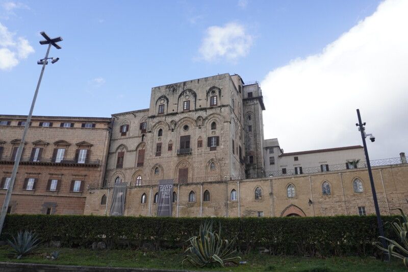 Guía Palacio de Los Normandos Guía Palacio de Los Normandos