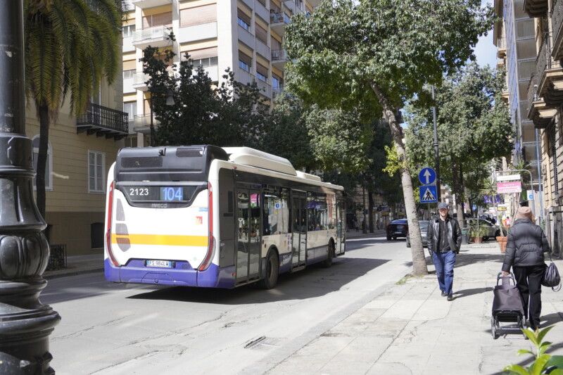 Autobús Autobús en el post de Guía Transporte Público Palermo 2025