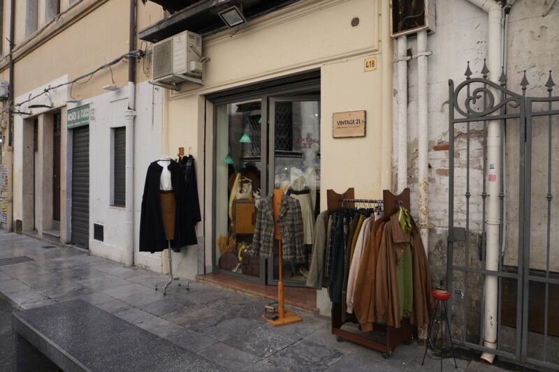 vintage 21 vintage 21 en el post de las 5 mejores tiendas de Streetwear y Vintage Palermo