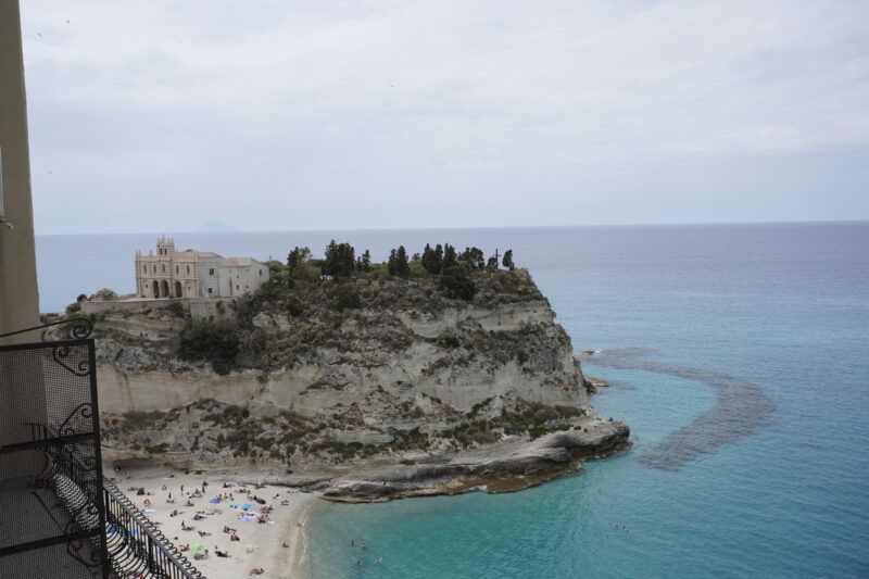 Datos de interés del Santuario di Santa Maria dell’Isola di Tropea Datos de interés del Santuario di Santa Maria dell’Isola di Tropea