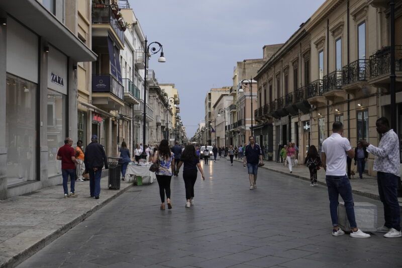 En Coche En Coche en el post de como llegar del Aeropuerto de Lamezia Terme a Reggio Calabria 2025