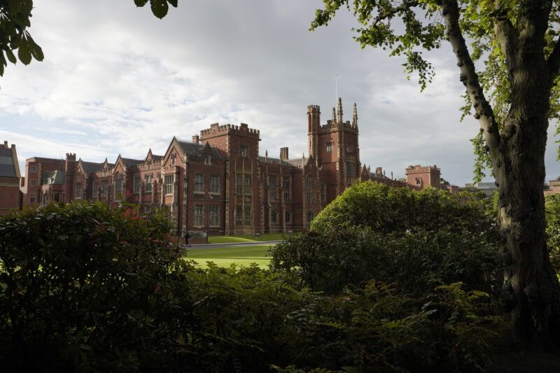 Queen's University Belfast Queen's University Belfast