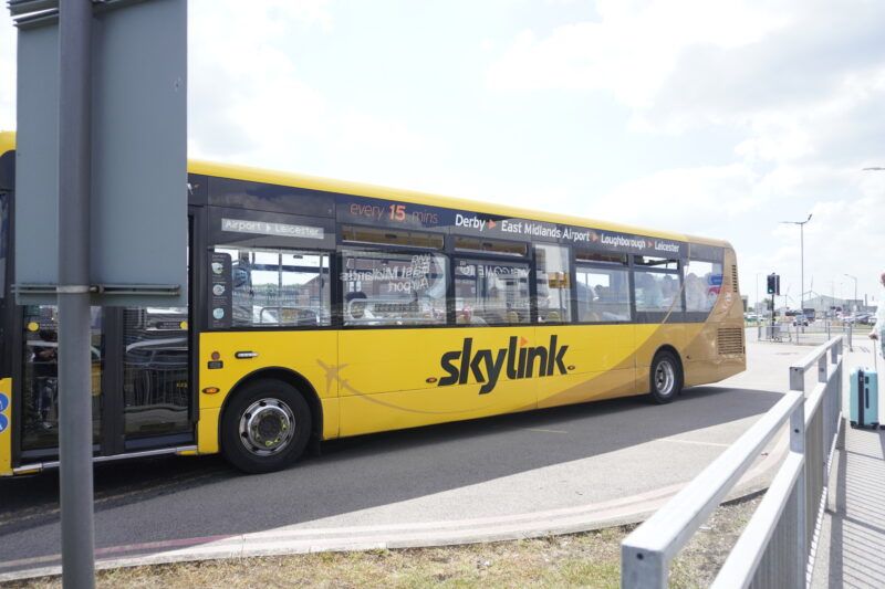 Primero Autobús Primero Autobús en el post de Cómo llegar del East Midlands Airport a Birmingham 2025
