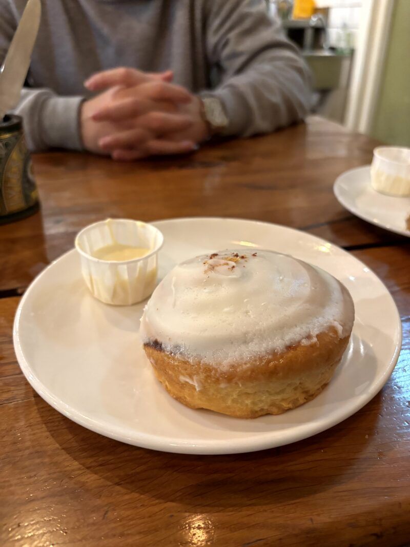 Cinnamon Roll Cinnamon Roll en el post de la Crítica De Calf Café