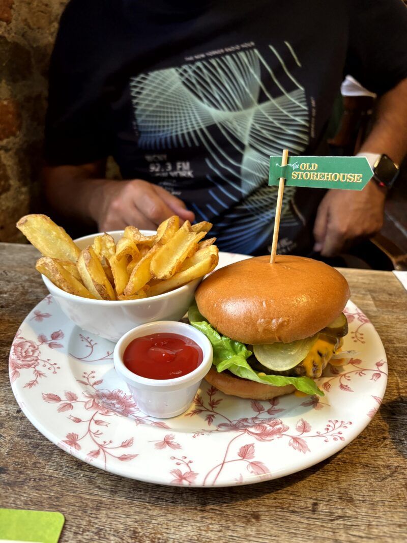 Old Storehouse Irish Beef Burger Old Storehouse Irish Beef Burger en el post de la Crítica The Old Storehouse Bar and Restaurant