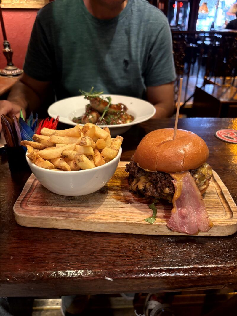 Bacon and Cheese Burger Bacon and Cheese Burger en el post de la Crítica Bad Bobs Temple Bar