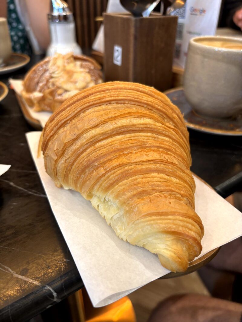 Plain Butter Croissant Plain Butter Croissant en el post de la Crítica Central Brew Coffee