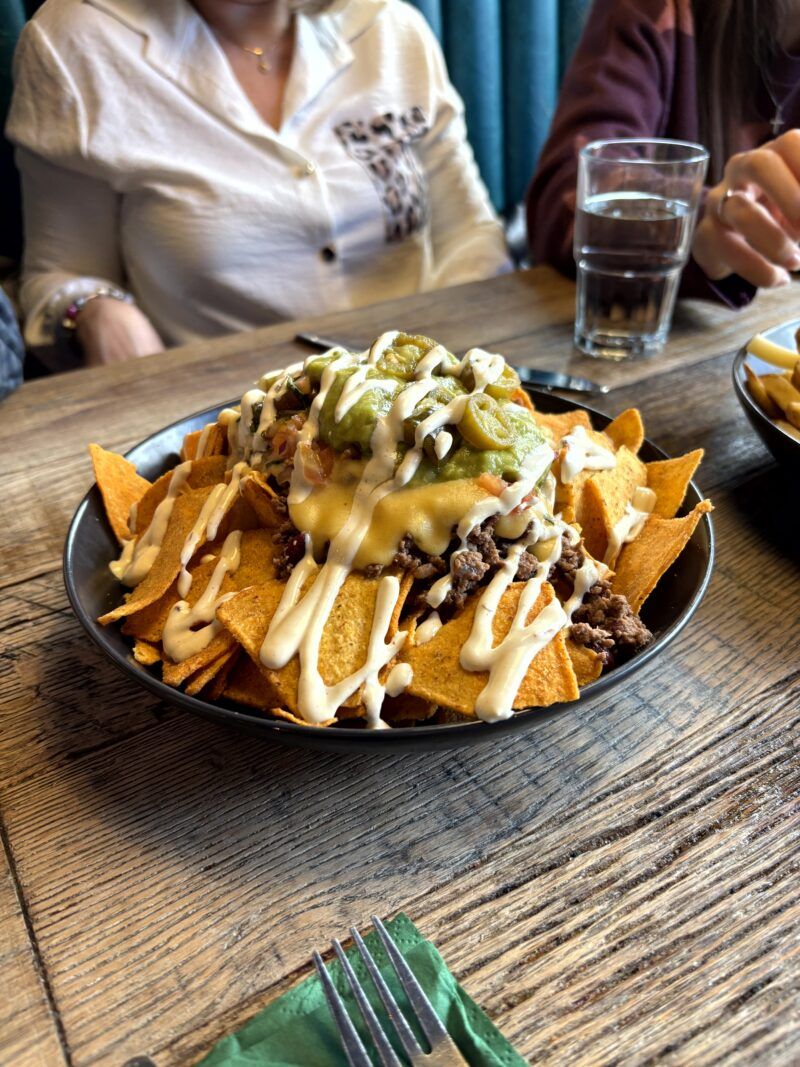 Beef Nachos Beef Nachos en el post de la Crítica Hungry Hippo Cork